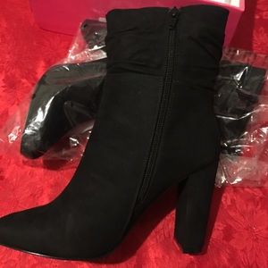 Fab boots size 10 new in box..never worn!!